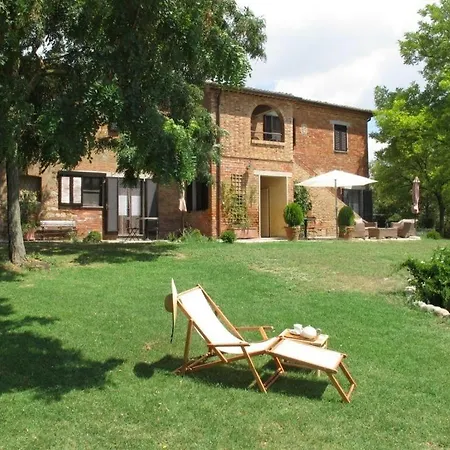 Apartment Castiglione Del Lago Sleeps 4 *