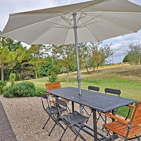 Apartment Castiglione Del Lago Sleeps 4 *