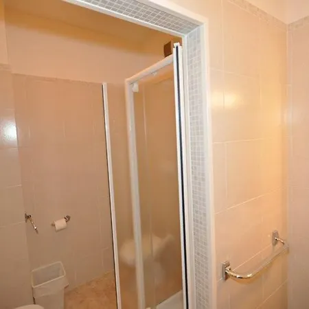 Apartment Castiglione Del Lago Sleeps 4 *