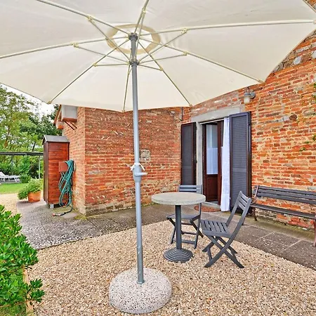 Apartment Castiglione Del Lago Sleeps 4 Ravigliano